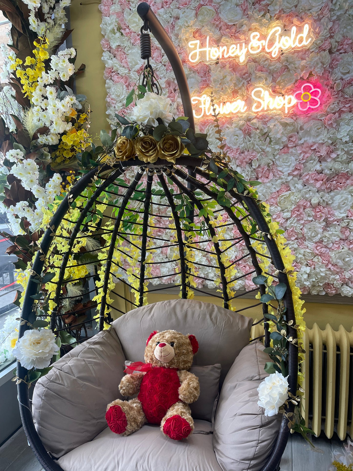 Luxury Rose Teddy – The Ultimate Symbol of Love! 🌹🐻